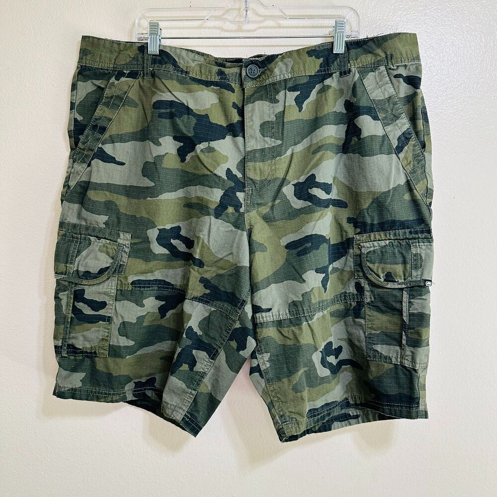 Ecko Unltd Men's Camo Cargo Shorts, Size 42 Outdoors Classic